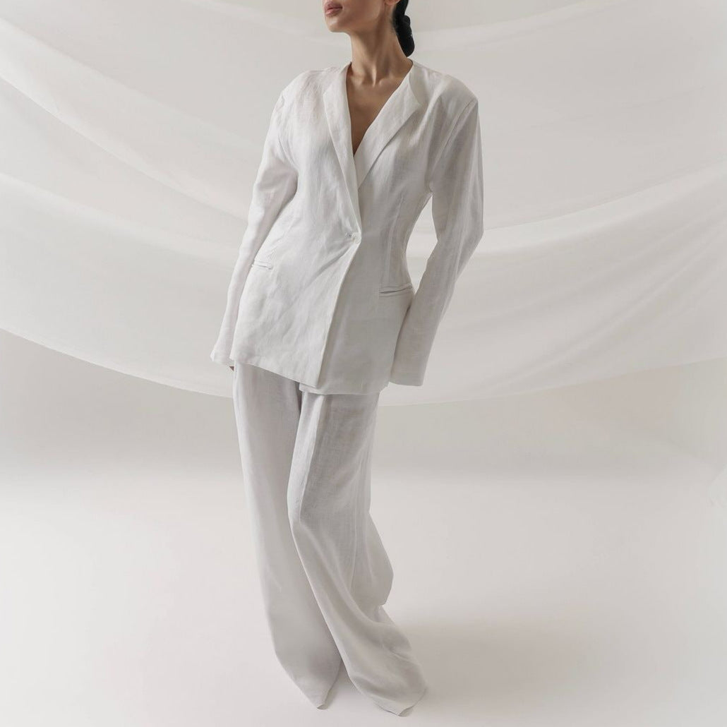 Elegante completo da donna composto da giacca e pantaloni coordinati