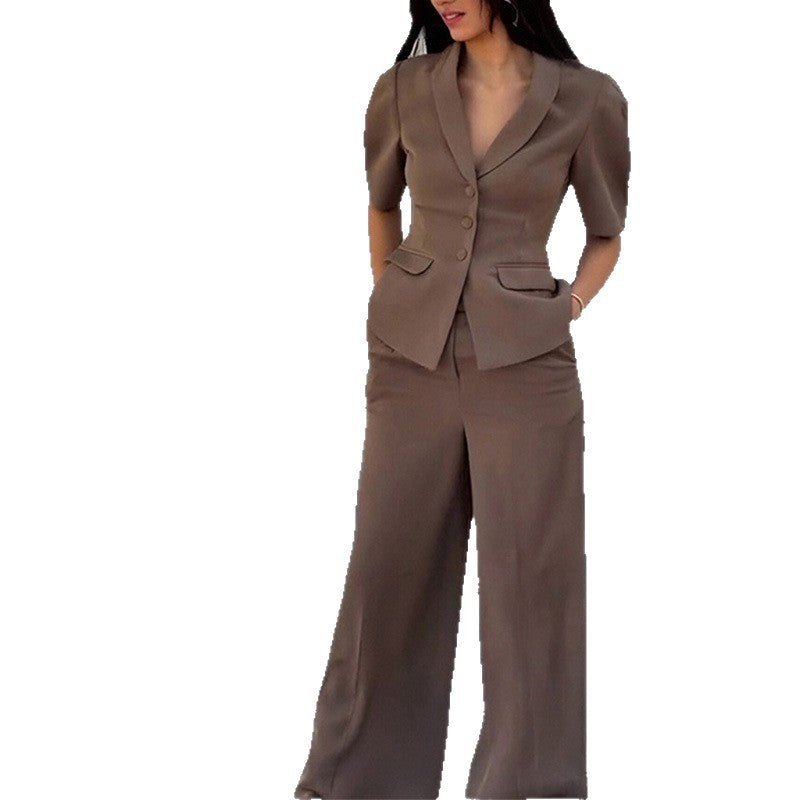 Completo top e pantaloni slim fit in vita