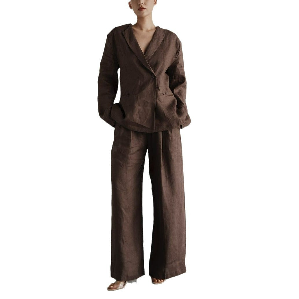 Elegante completo da donna composto da giacca e pantaloni coordinati