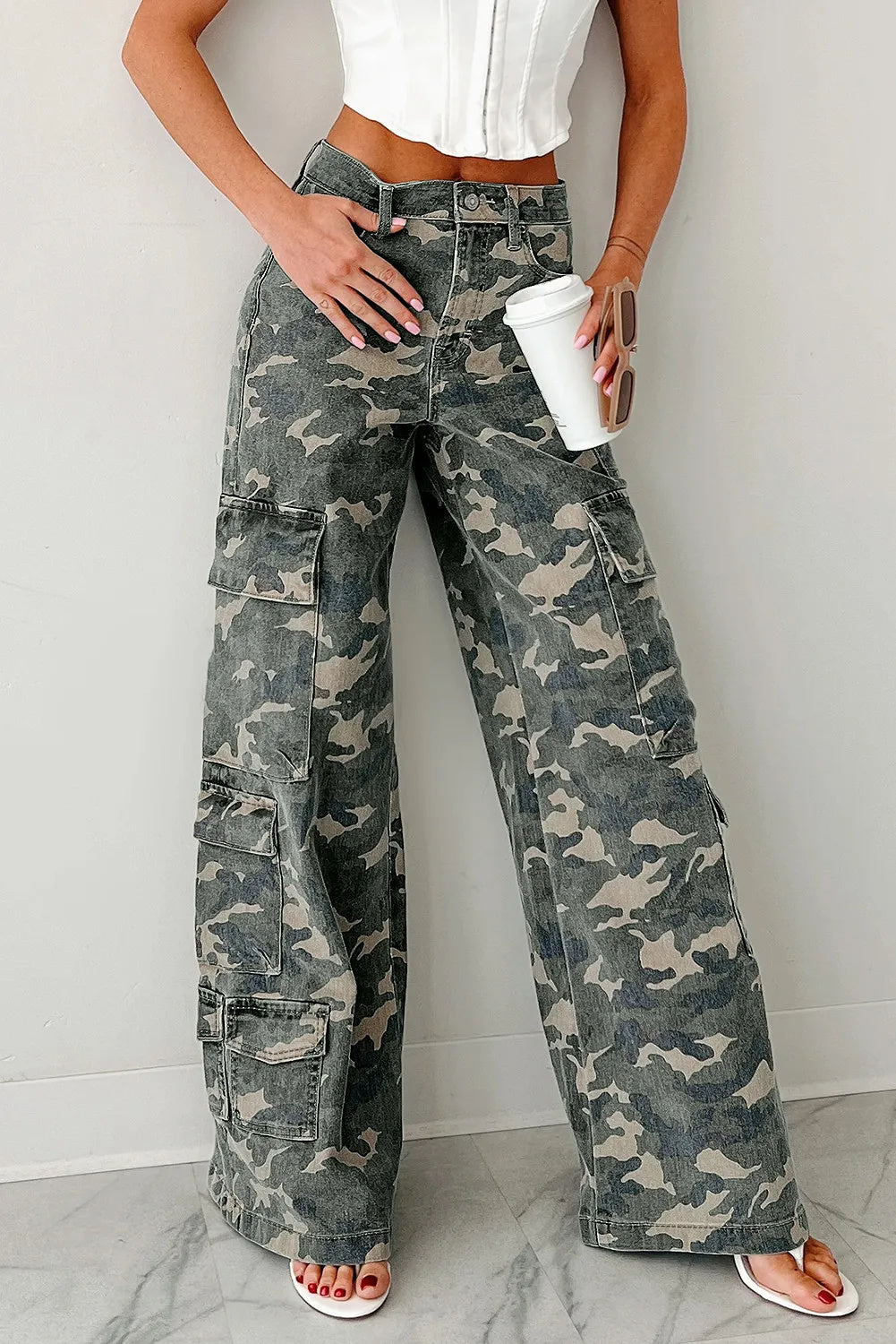 Pantaloni a gamba larga cargo in denim mimetico verde