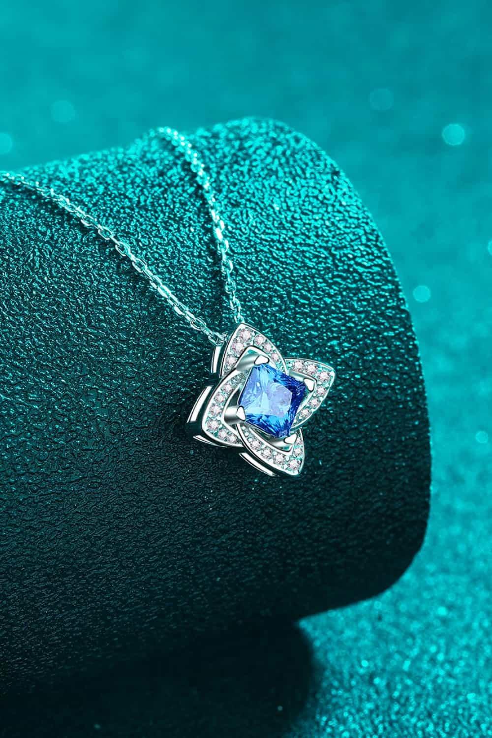 1 Carat Moissanite Floral Pendant Necklace - VAleG