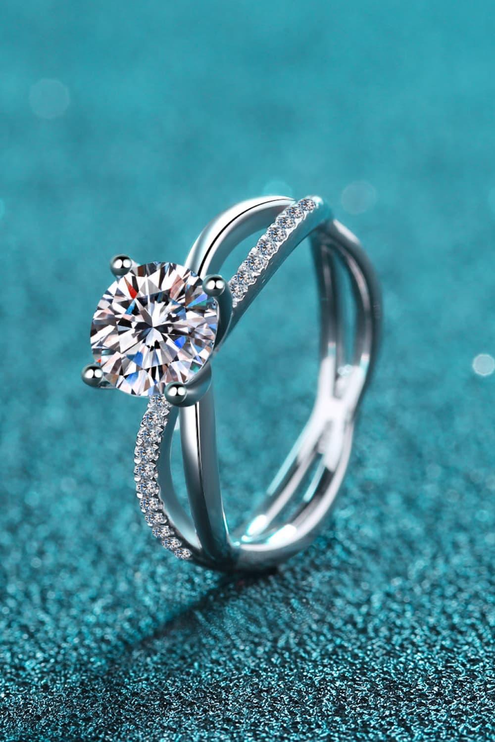 1 Carat Moissanite Crisscross Split Shank Ring - VAleG