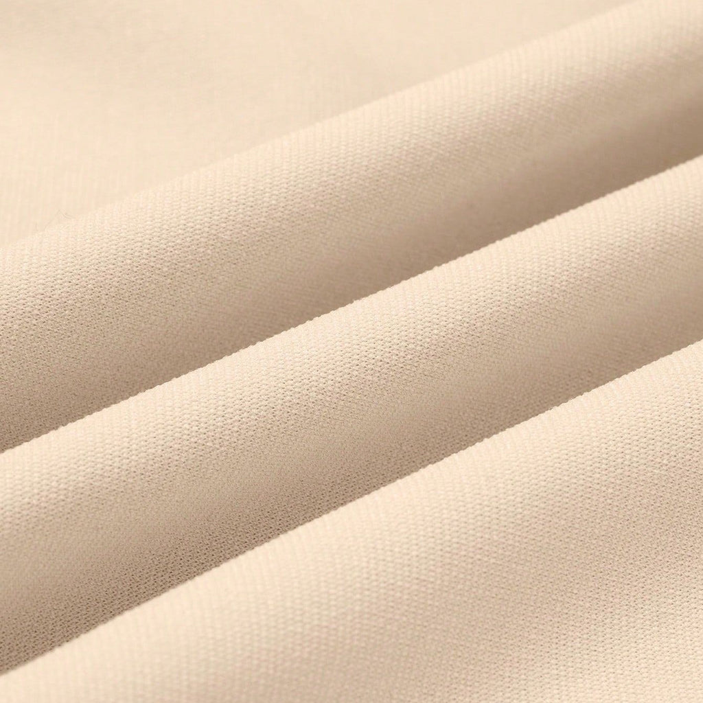 Completo monopetto con pantaloni e finiture in contrasto di colore