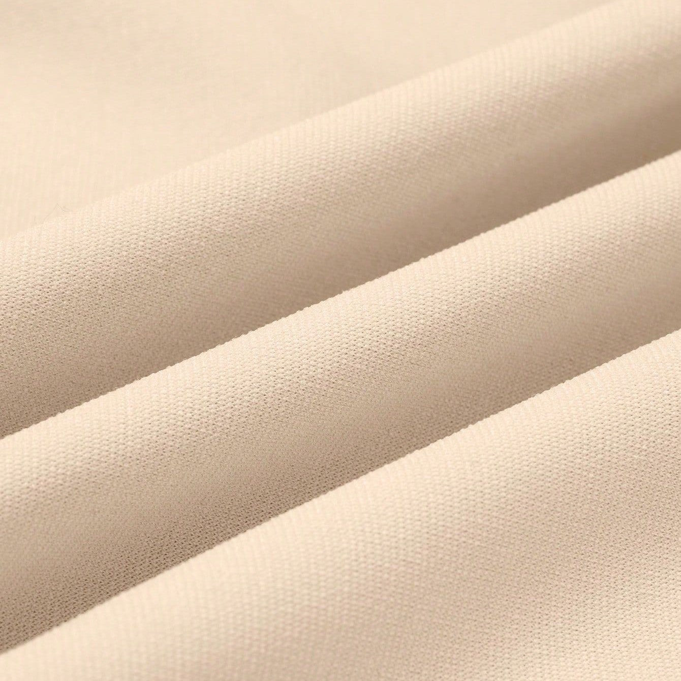 Completo monopetto con pantaloni e finiture in contrasto di colore