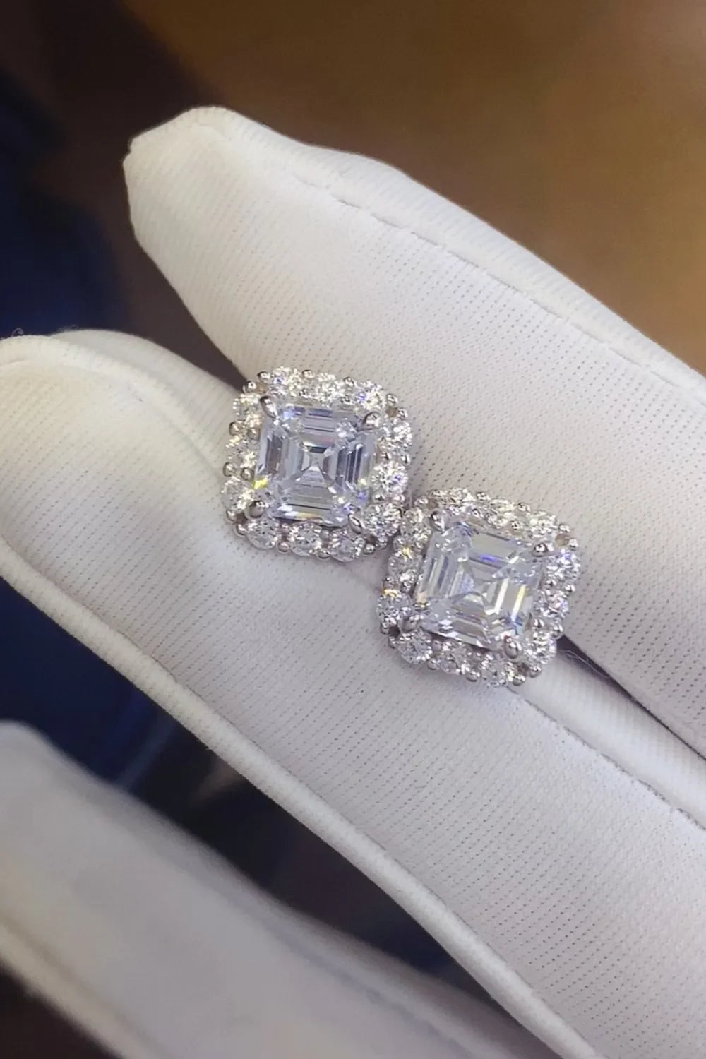 2 Carat Moissanite 925 Sterling Silver Stud Earrings - VAleG