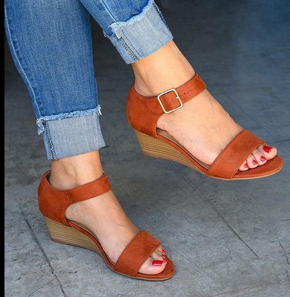 Women's Fashion Wedge Buckle Strap Plus Size Sandals - VAleG