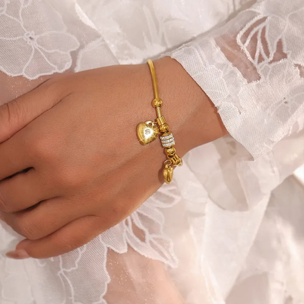 18K Gold-Plated Rhinestone Heart Charm Bracelet - VAleG