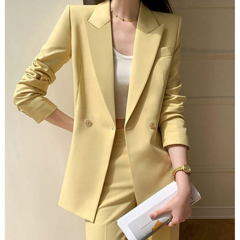 Completo donna in stile retrò artistico, composto da giacca e pantaloni cropped.