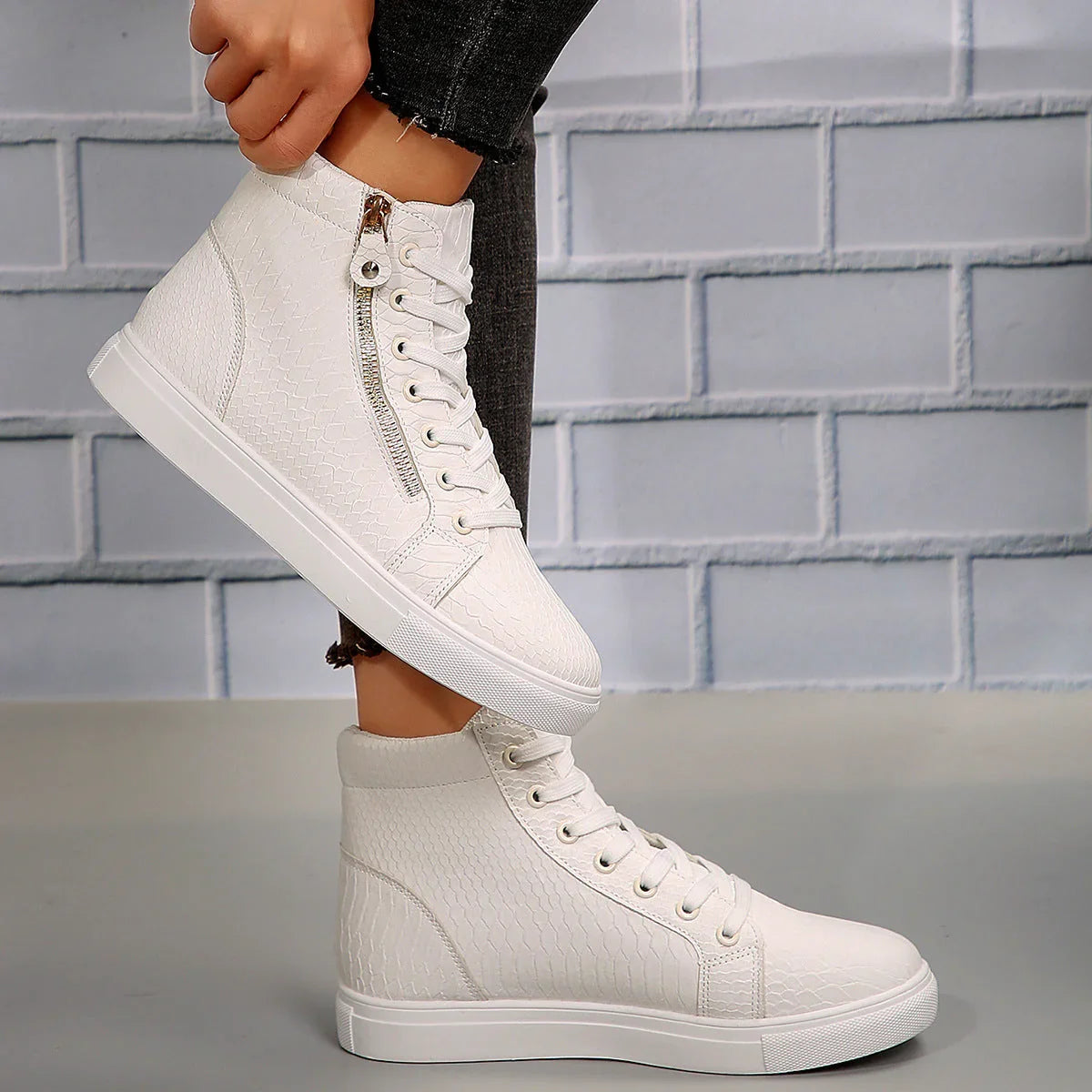 Plus Size Women's Platform Lace-up High-top Casual Flat Skateboard Shoes - VAleG
