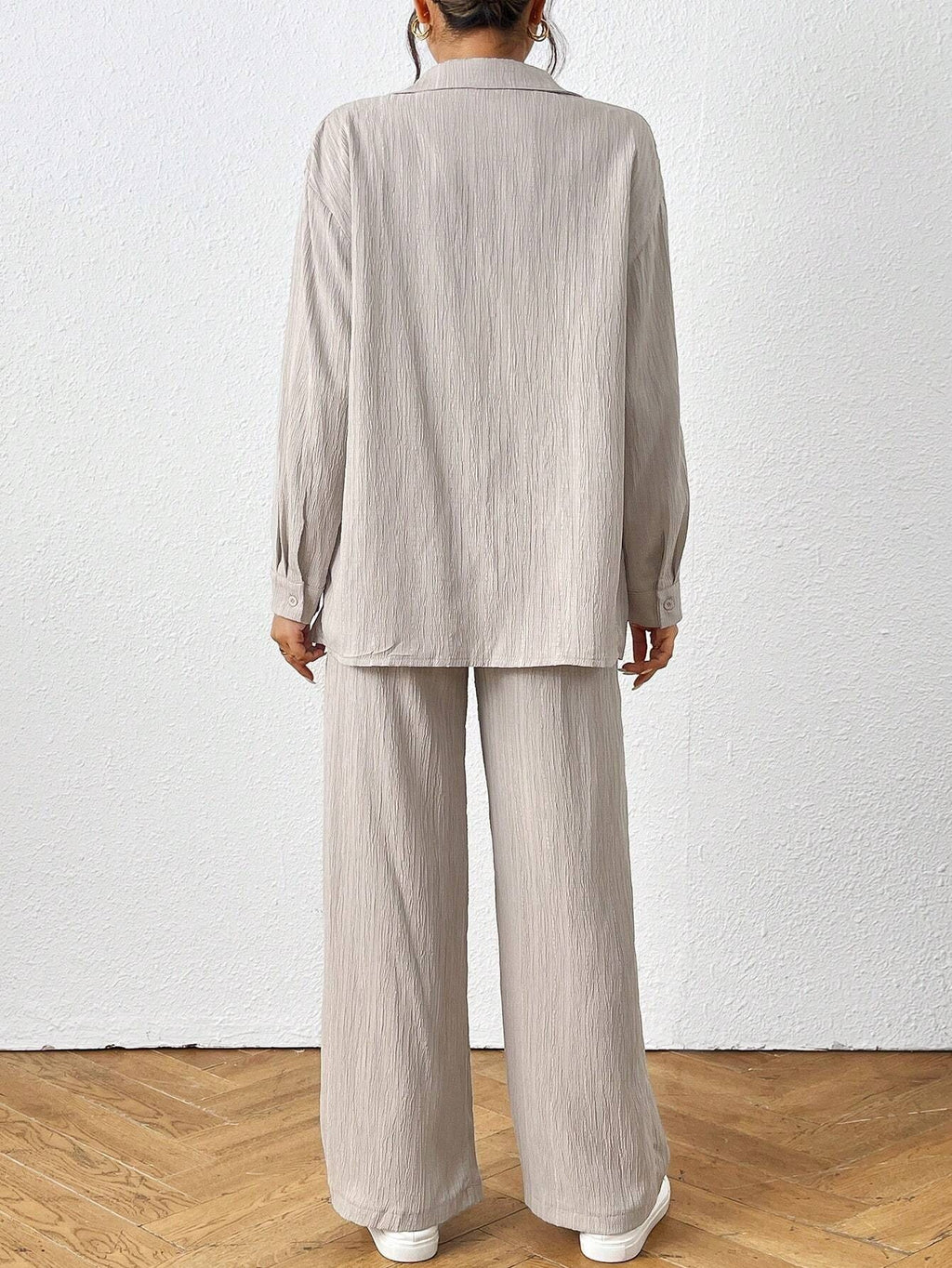 Completo camicia e pantaloni a maniche lunghe in tinta unita