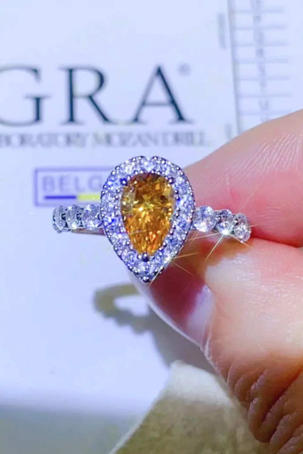 1 Carat Moissanite Contrast Teardrop Ring - VAleG
