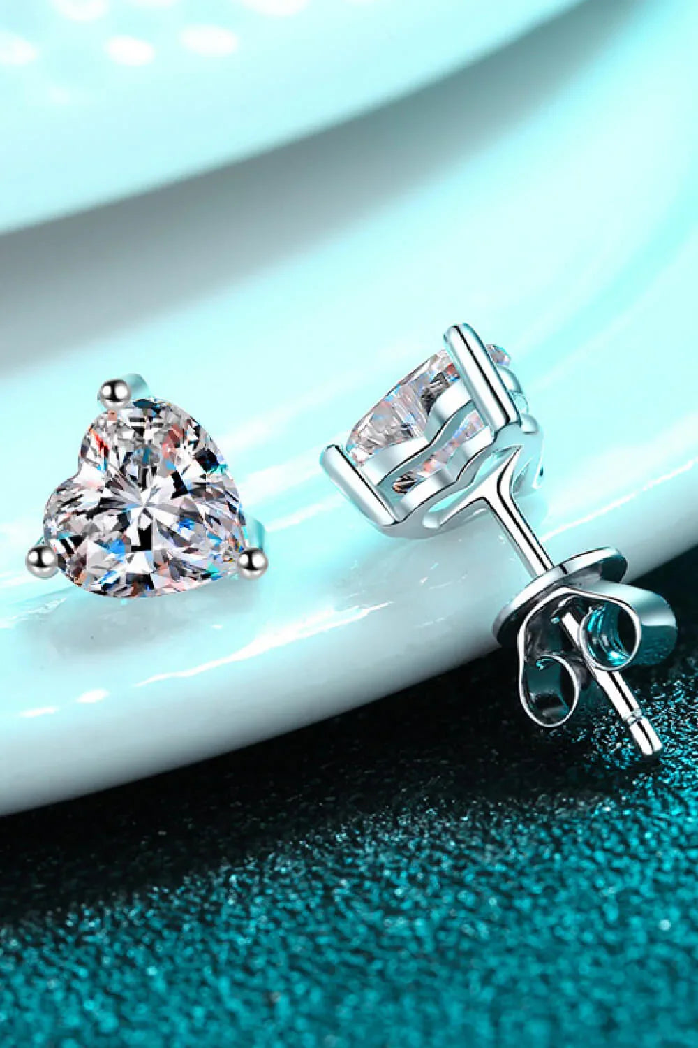 2 Carat Moissanite Heart-Shaped Stud Earrings - VAleG