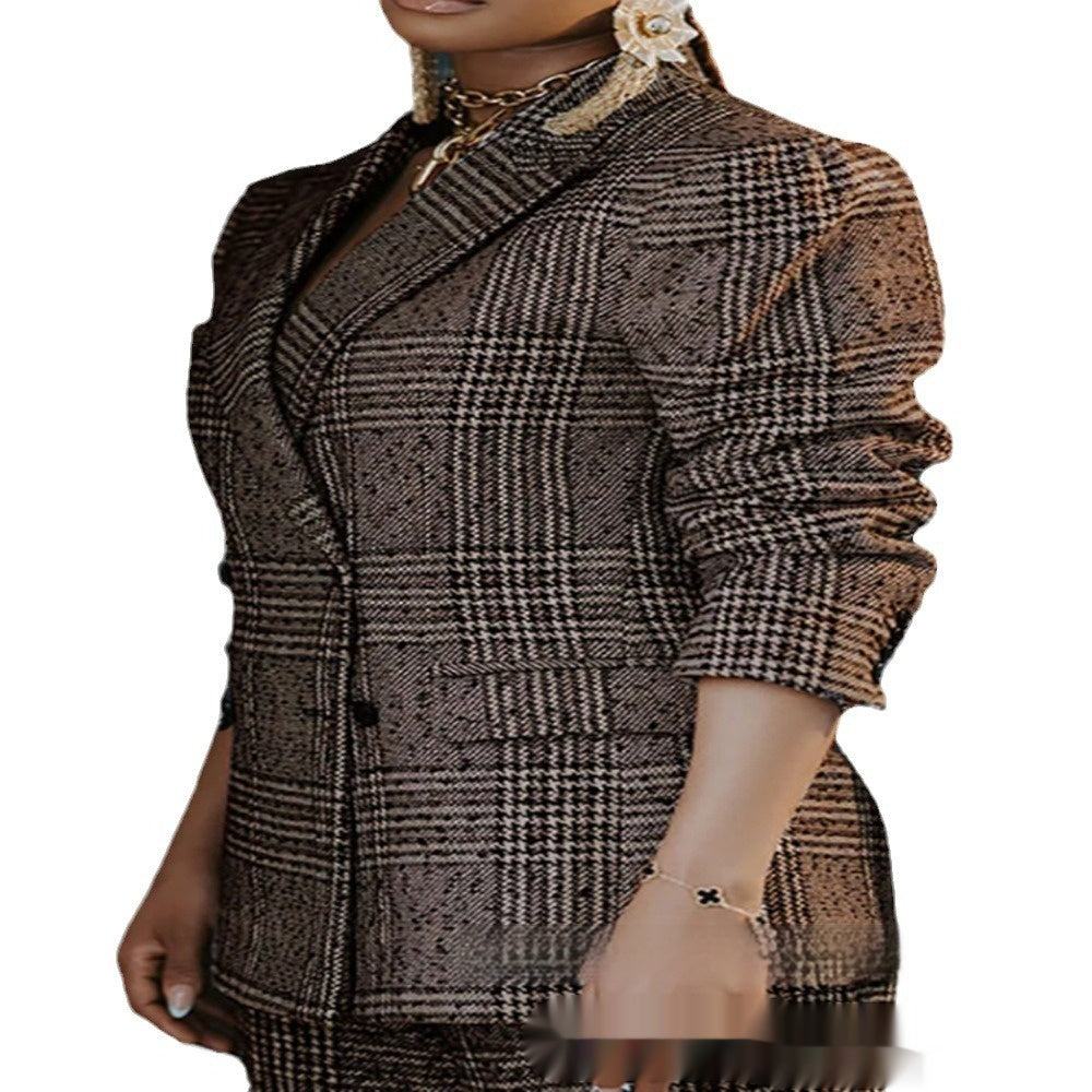 Completo da donna con giacca a quadri e pantaloni larghi, due pezzi