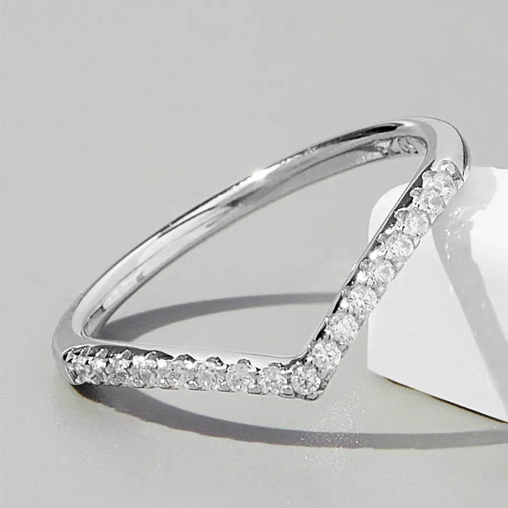 V Shape Inlaid Zircon 925 Sterling Silver Ring - VAleG
