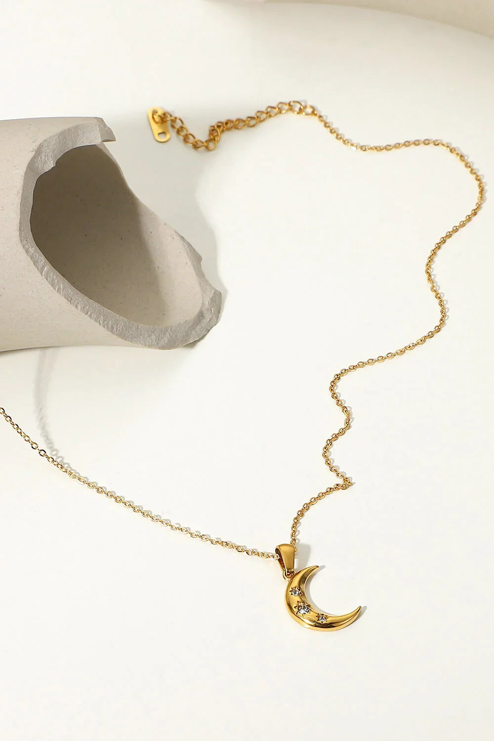 18K Gold Plated Inlaid Zircon Moon Pendant Necklace - VAleG