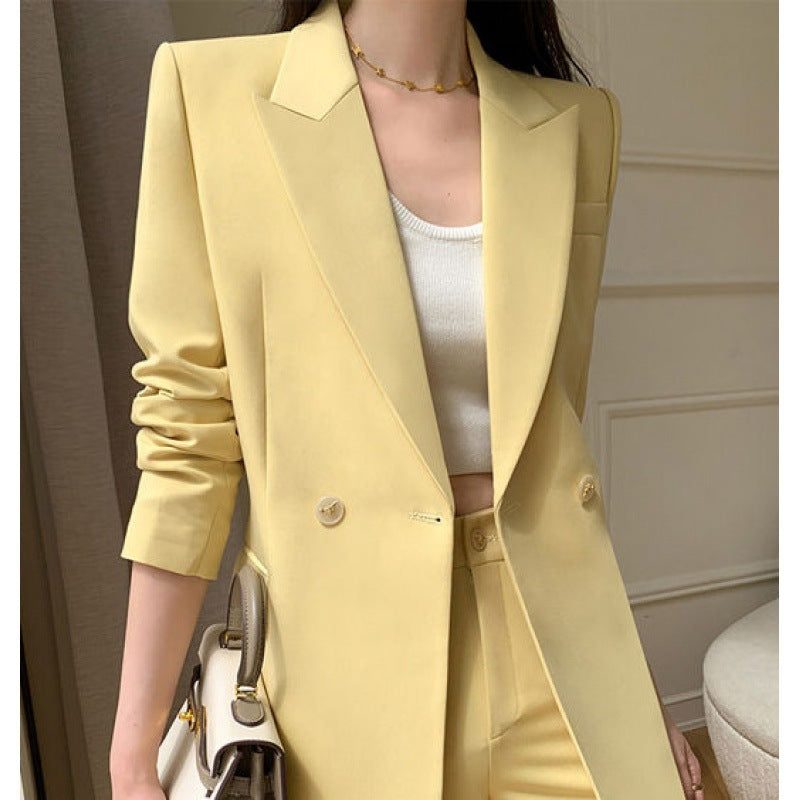 Completo donna in stile retrò artistico, composto da giacca e pantaloni cropped.