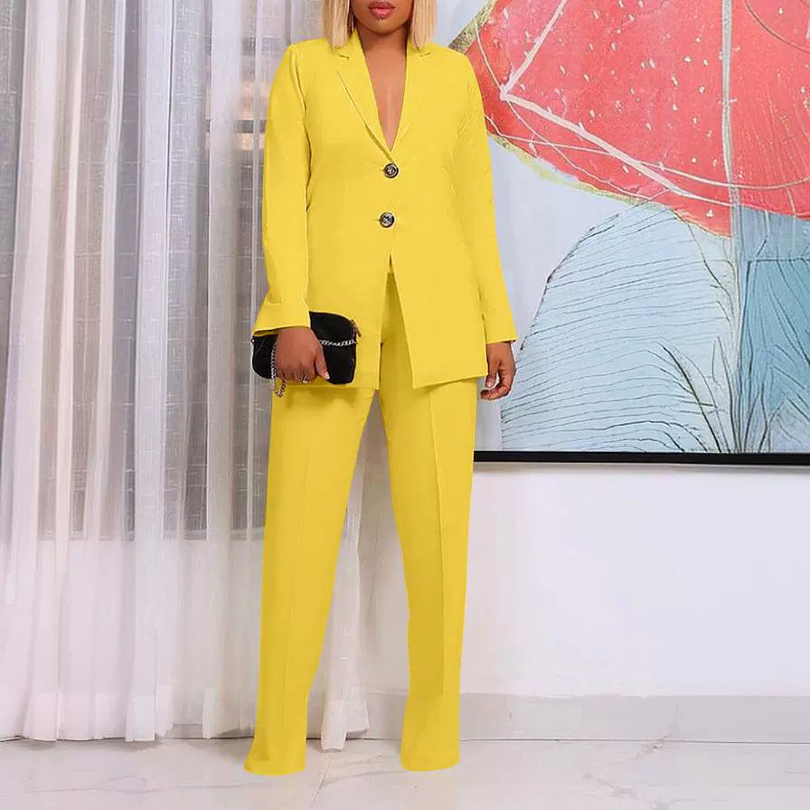 Completo due pezzi con colletto e bottoni in tinta unita