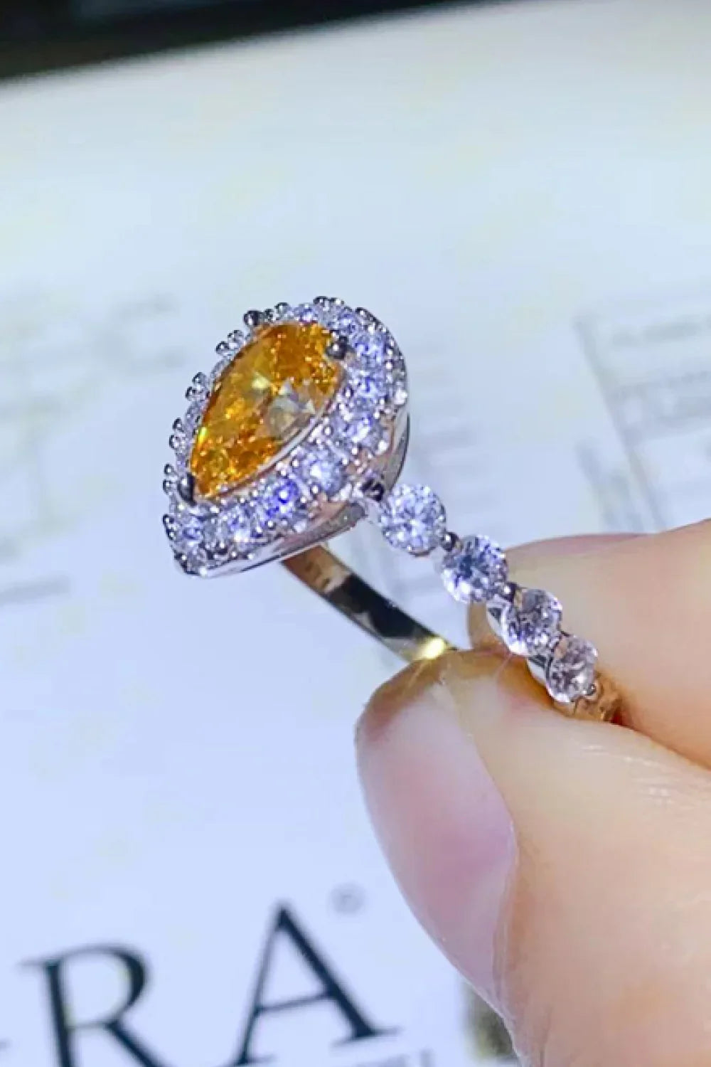 1 Carat Moissanite Contrast Teardrop Ring - VAleG