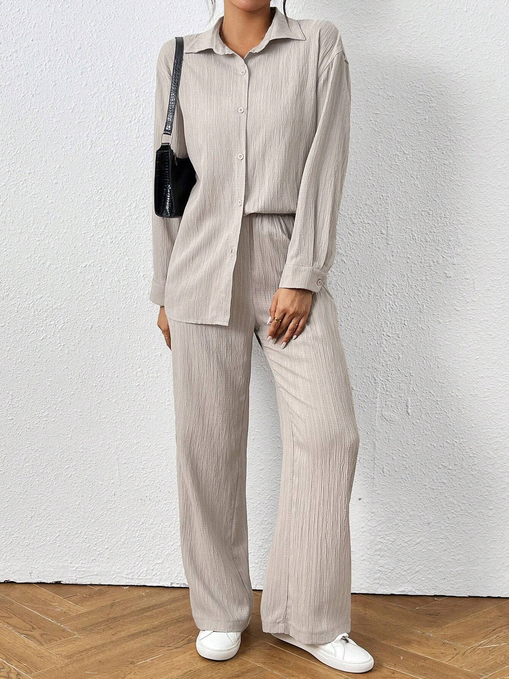 Completo camicia e pantaloni a maniche lunghe in tinta unita