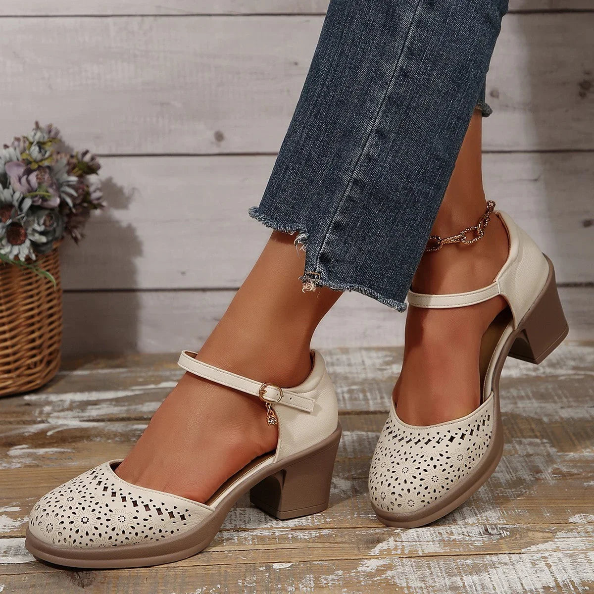 New Retro Easy Matching Hollow Out Mid Heel Toe Box Ankle-strap Buckle Pumps Women - VAleG