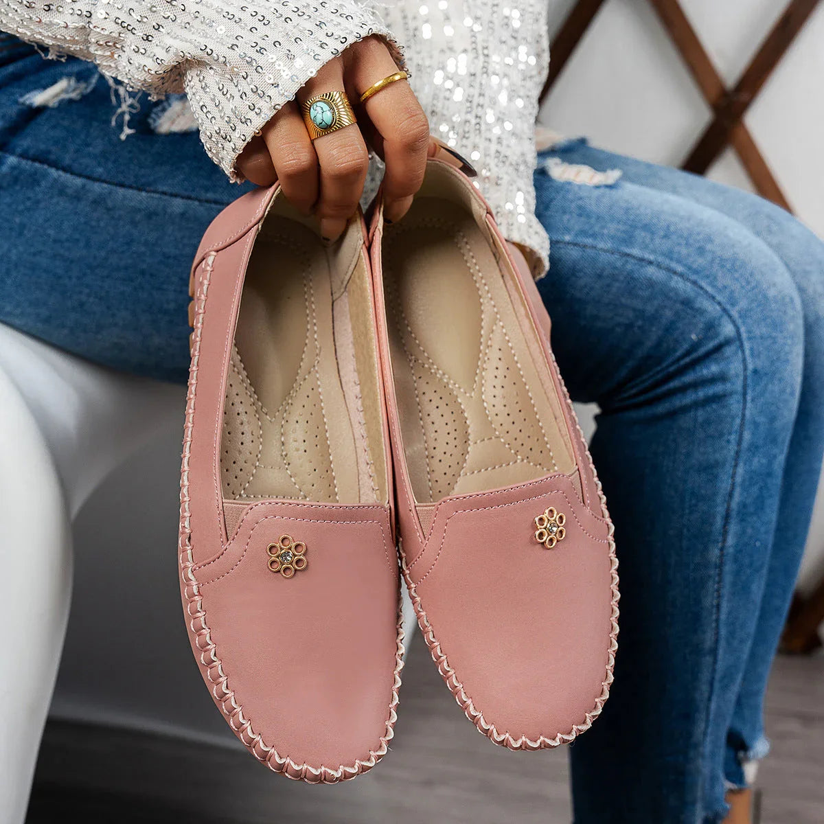 Plus Size Suture Laser Women's Flat-heeled Shoes - VAleG