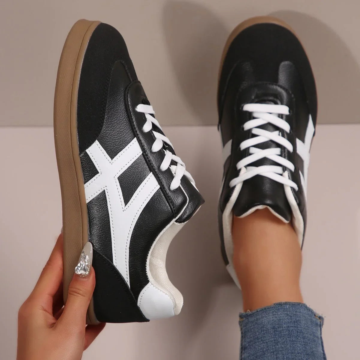 Large Size White Shoes Women's Retro Fashion Round Head Sports - VAleG