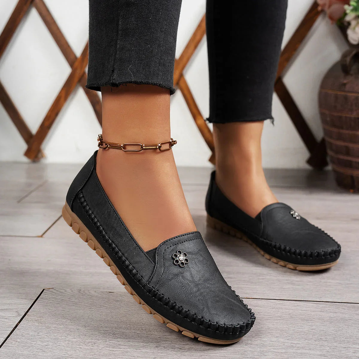 Plus Size Suture Laser Women's Flat-heeled Shoes - VAleG