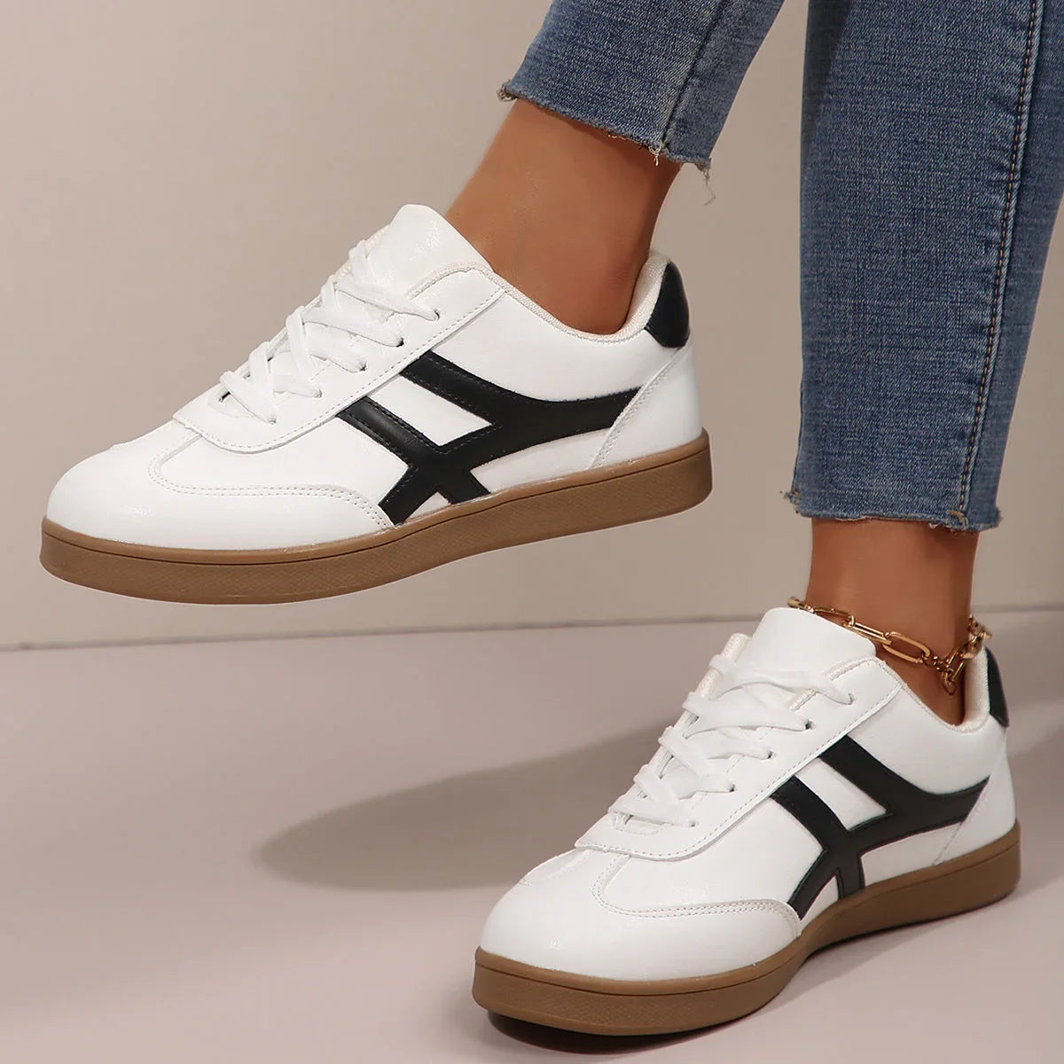 Large Size White Shoes Women's Retro Fashion Round Head Sports - VAleG