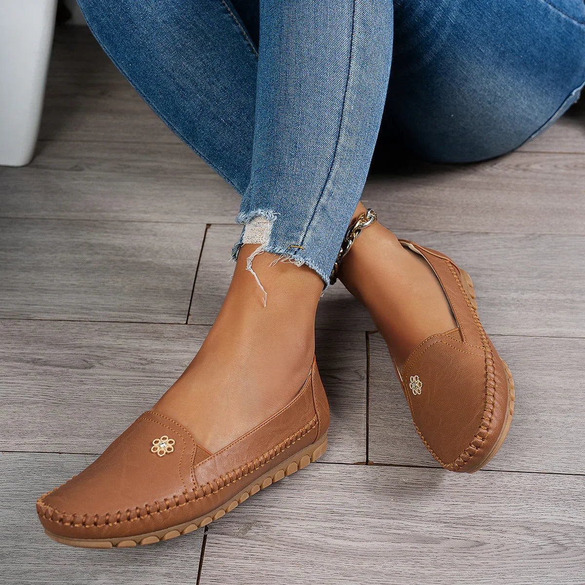 Plus Size Suture Laser Women's Flat-heeled Shoes - VAleG