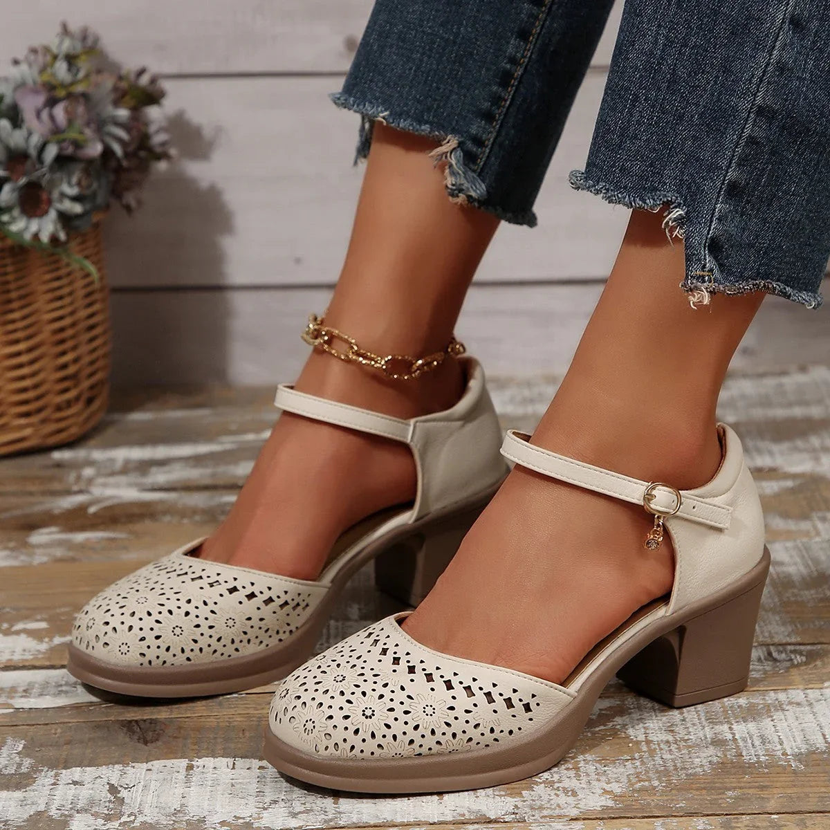 New Retro Easy Matching Hollow Out Mid Heel Toe Box Ankle-strap Buckle Pumps Women - VAleG