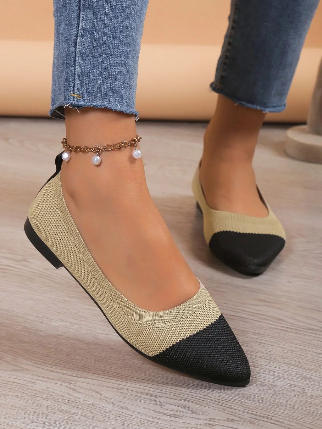 Pointed Toe Comfortable Casual Shallow Mouth Outdoor Shoes - VAleG