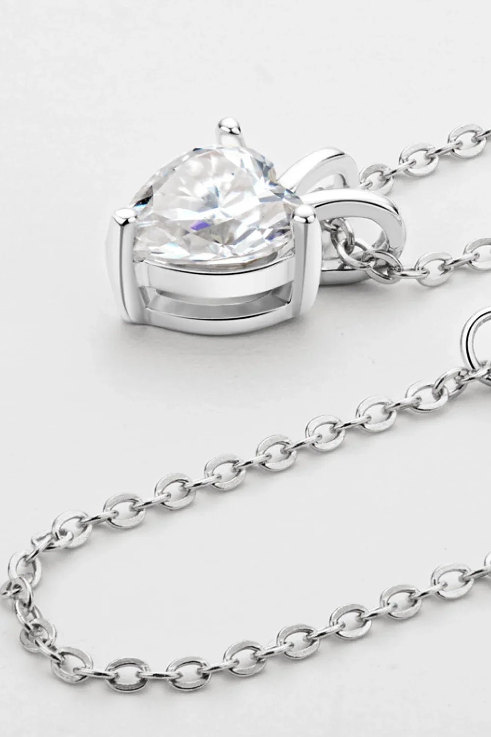1 Carat Moissanite Heart-Shaped Pendant Necklace - VAleG