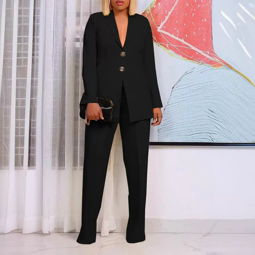 Completo due pezzi con colletto e bottoni in tinta unita