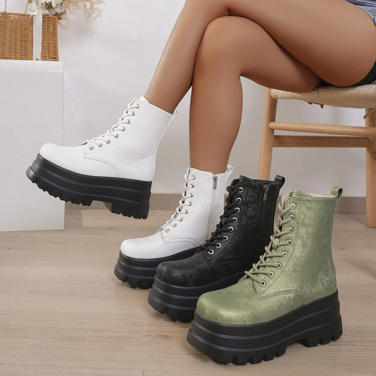 Women's Three-layer Platform Plus Round Toe Patchwork Retro Cool Martin Boots - VAleG