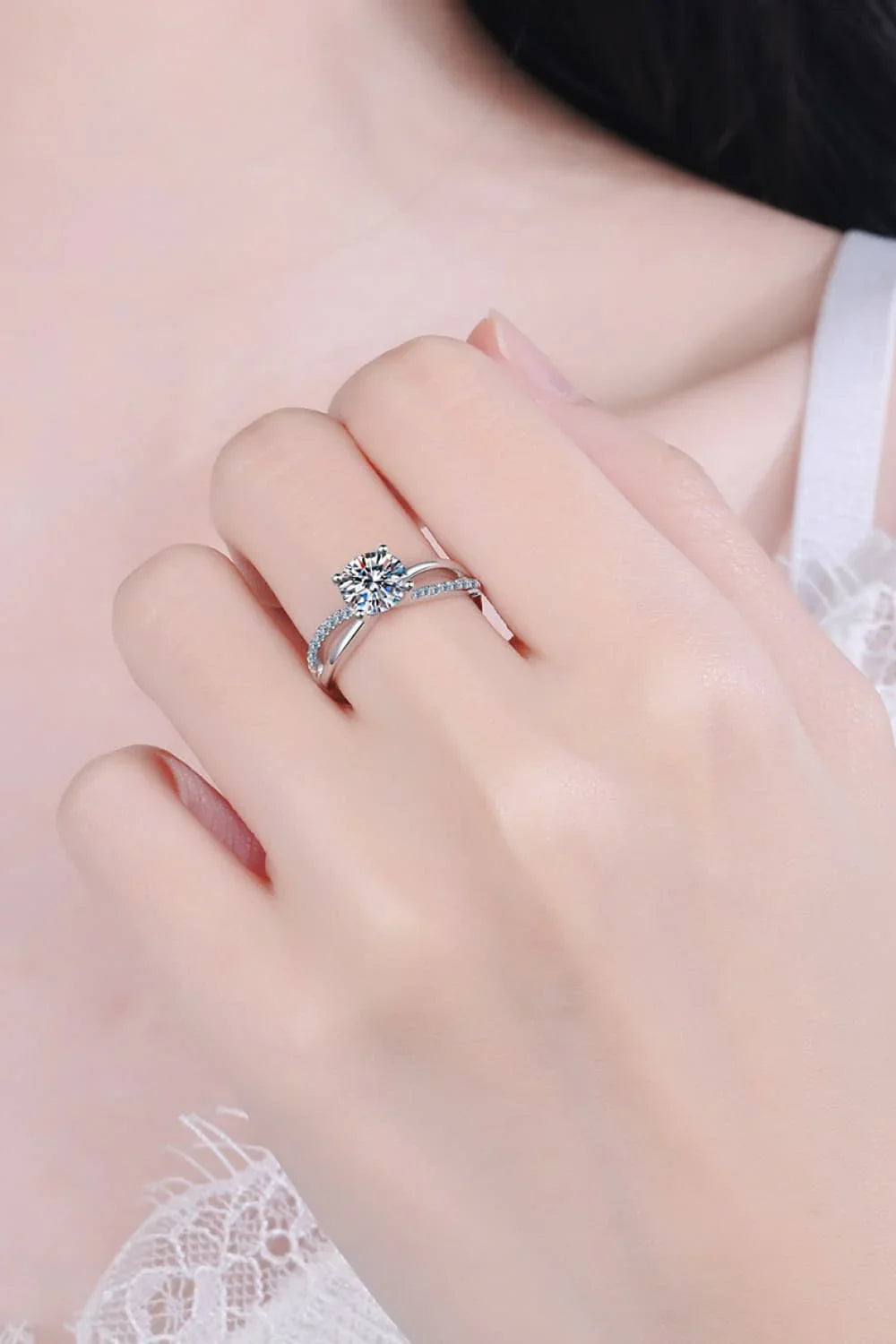 1 Carat Moissanite Crisscross Split Shank Ring - VAleG