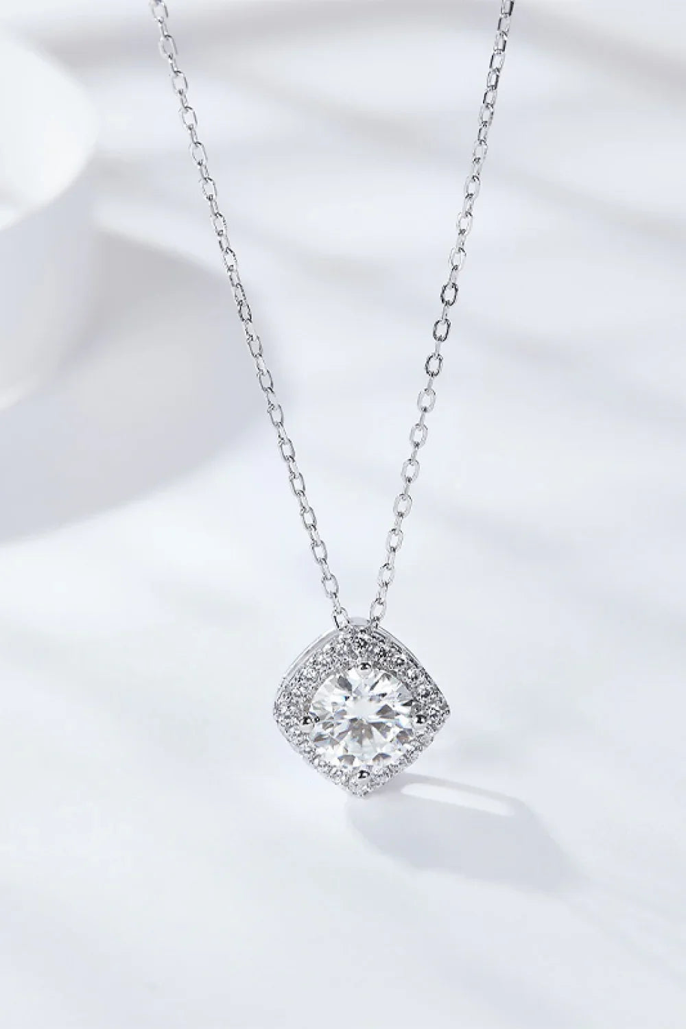 1 Carat Moissanite Geometric Pendant Necklace - VAleG