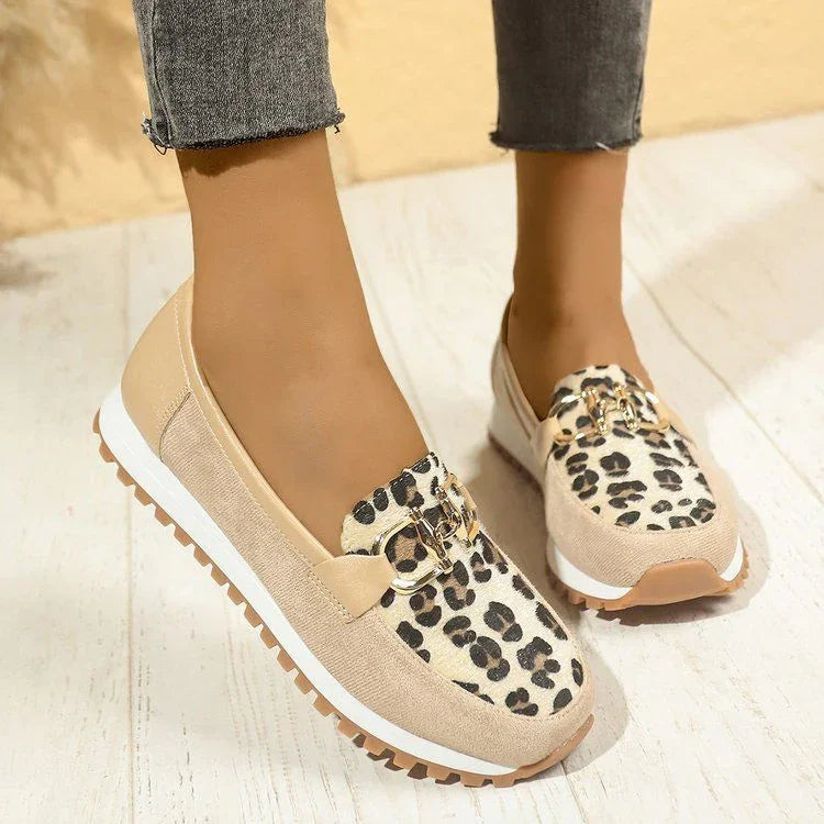 Round Toe Flat Bottom Metal Buckle Low-cut Leisure Pumps - VAleG