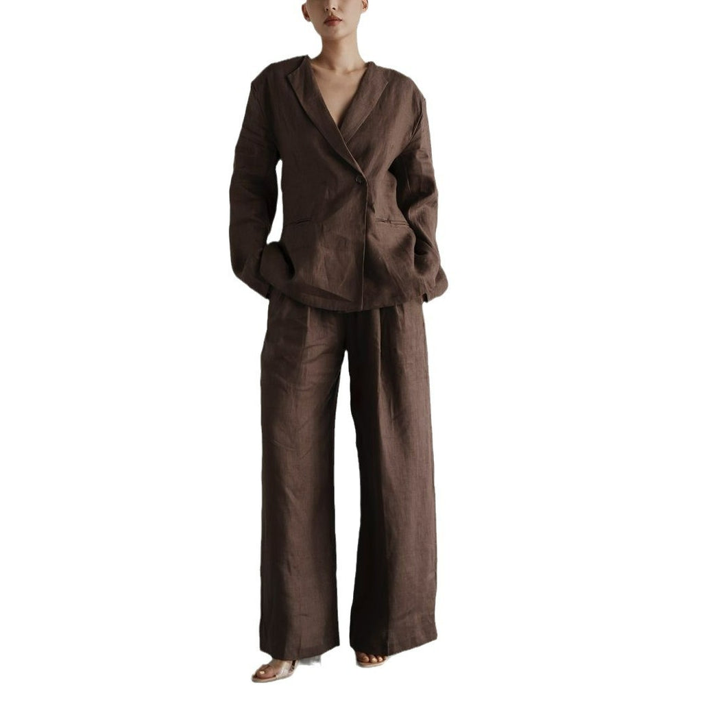 Elegante completo da donna composto da giacca e pantaloni coordinati