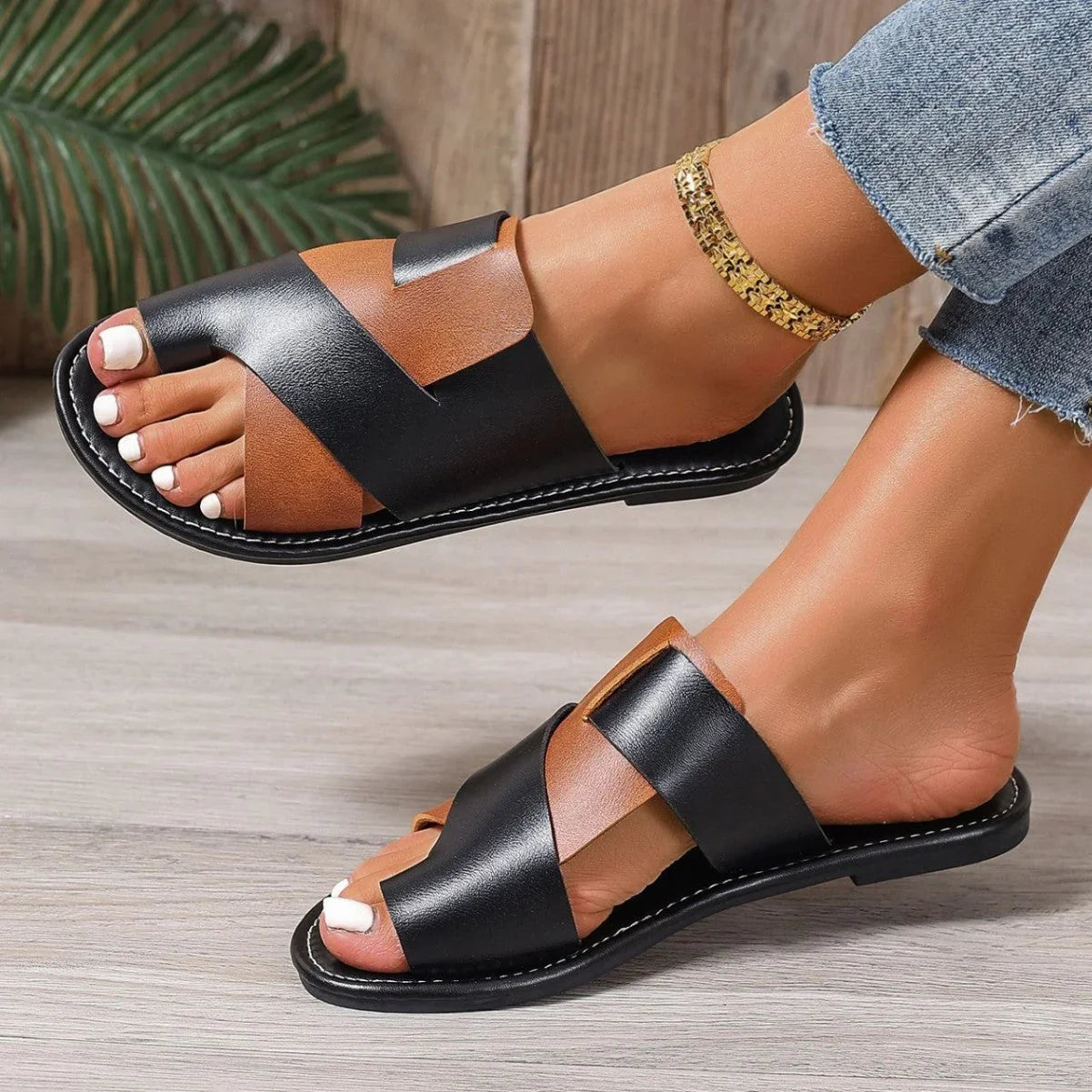 Plus Size Color Matching Toe Covering Flat Slippers - VAleG