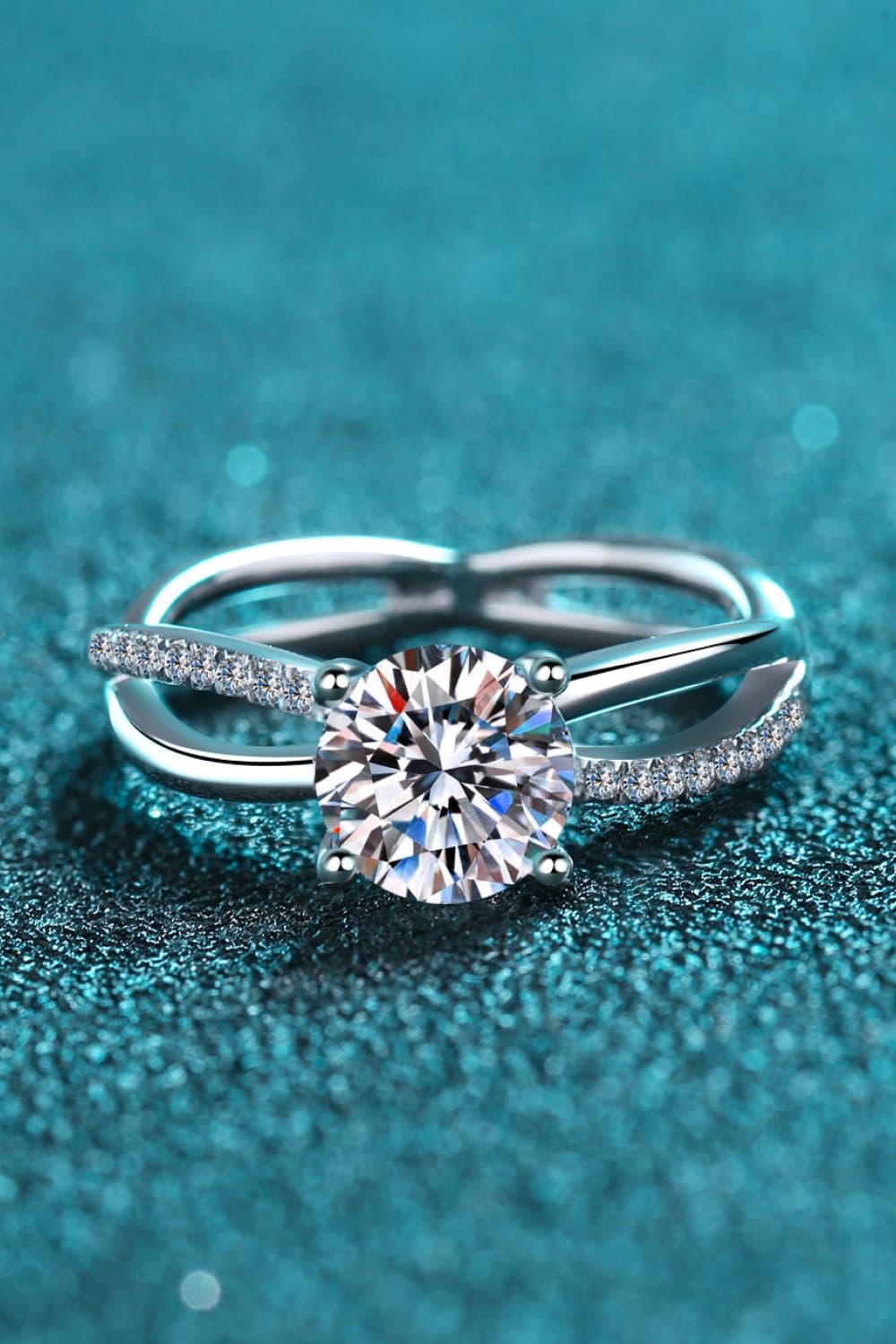 1 Carat Moissanite Crisscross Split Shank Ring - VAleG