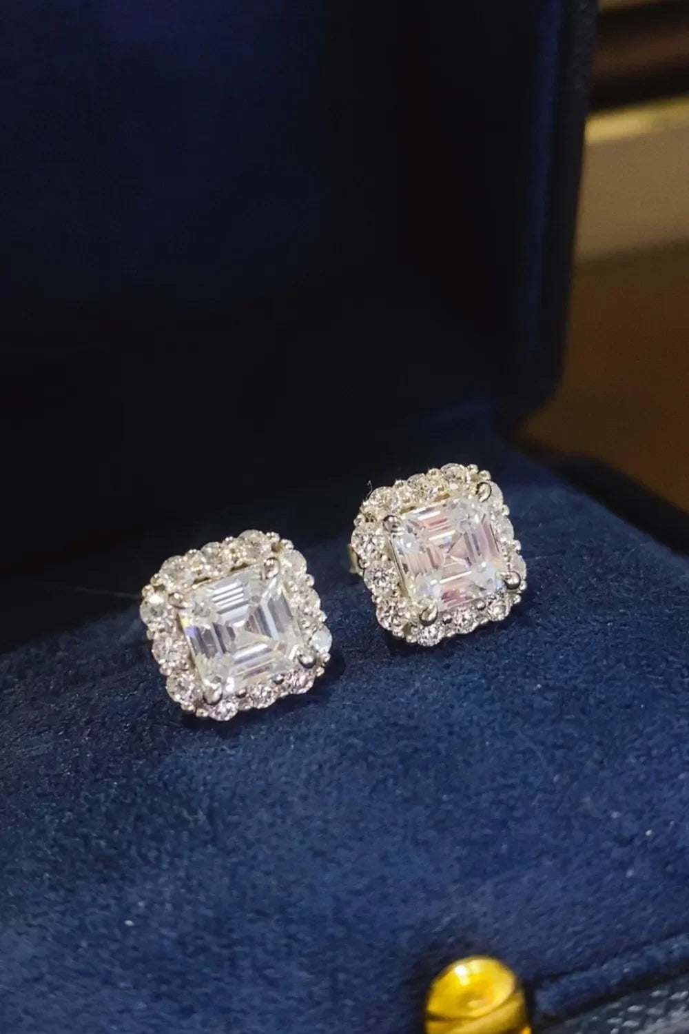 2 Carat Moissanite 925 Sterling Silver Stud Earrings - VAleG
