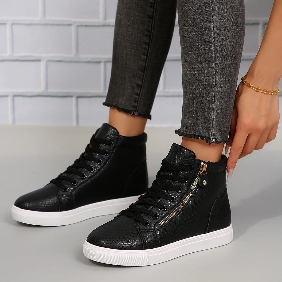 Plus Size Women's Platform Lace-up High-top Casual Flat Skateboard Shoes - VAleG
