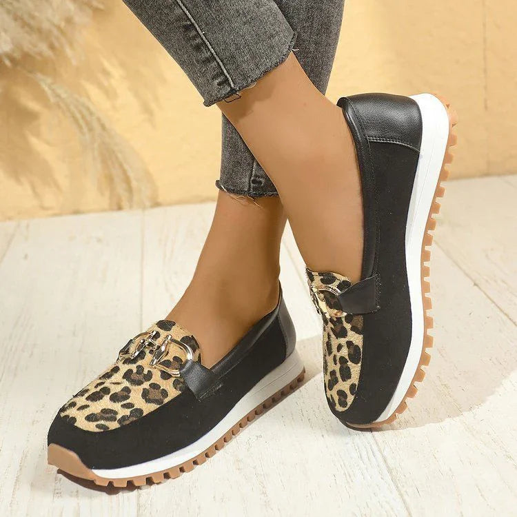 Round Toe Flat Bottom Metal Buckle Low-cut Leisure Pumps - VAleG
