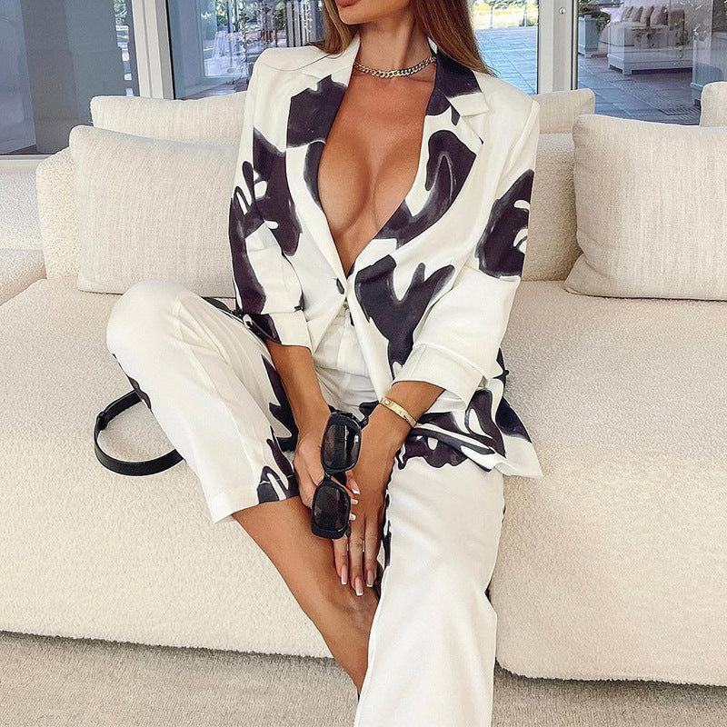 Elegante completo da ufficio in due pezzi con stampa vintage.