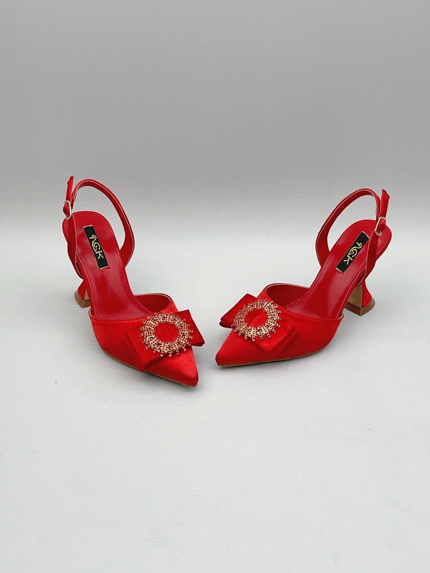 European And American Pointed Toe Rhinestone Closed Toe Strap High Heel Sandals - VAleG