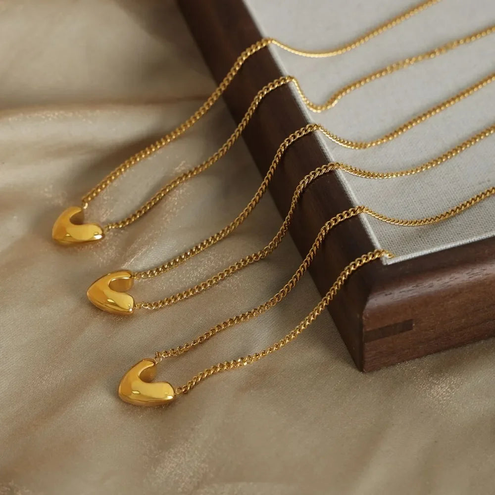 Gold-Plated Heart Pendant Necklace - VAleG